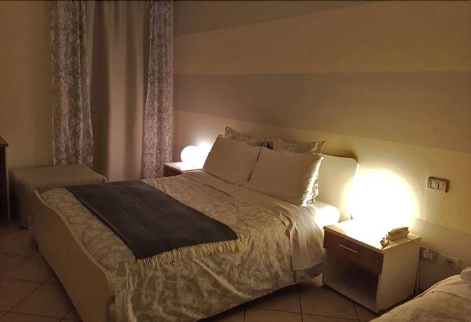 Imagen de la habitación del Hotel Moniga. Foto 4