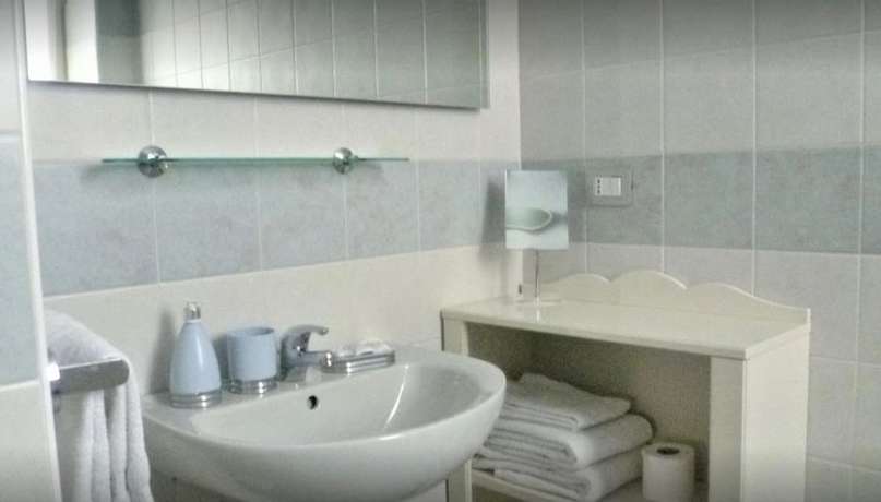 Imagen de la habitación del Hotel Moniga. Foto 8