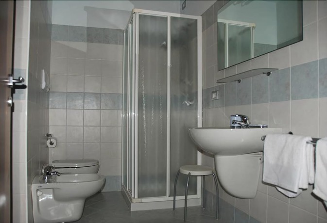 Imagen de la habitación del Hotel Moniga. Foto 9