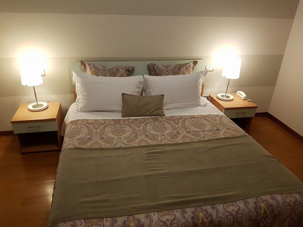 Imagen de la habitación del Hotel Moniga. Foto 13