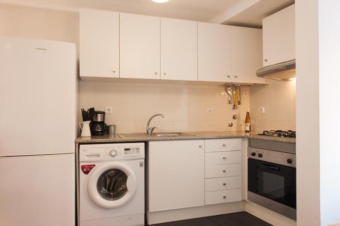 Imagen de los interiores del Hotel Moniz Studio Apartment - By Lu Holidays. Foto 8