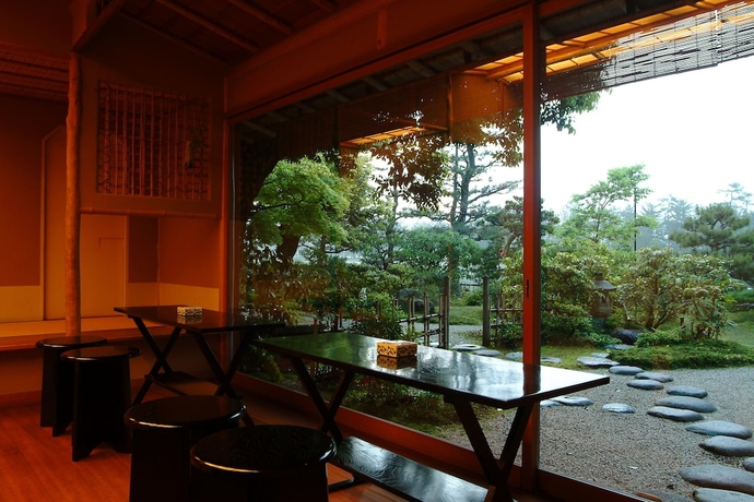 Imagen de los interiores del Hotel Monjusou Shourotei. Foto 18