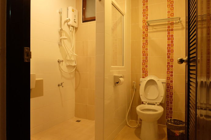 Imagen de la piscina del Hotel Monmuang and Residence. Foto 16