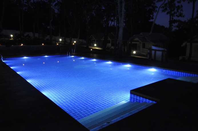 Imagen de la piscina del Hotel Monoceros Resort. Foto 16