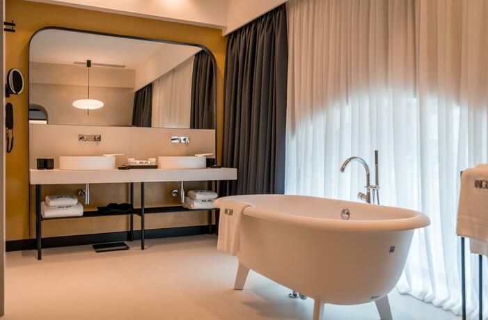 Imagen general del Hotel Monograph Freedom Square. Foto 15