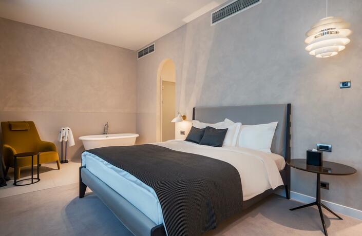 Imagen general del Hotel Monograph Freedom Square. Foto 25