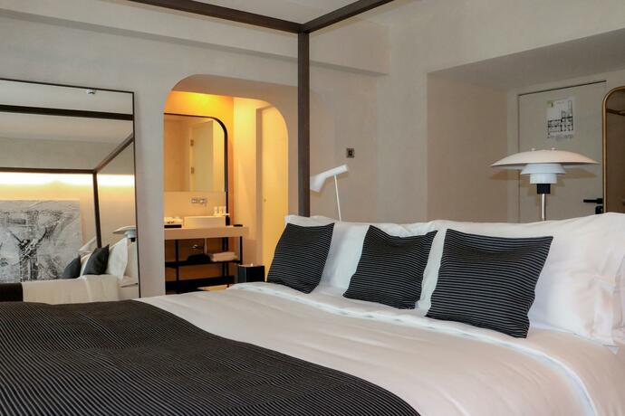 Imagen general del Hotel Monograph Freedom Square. Foto 28