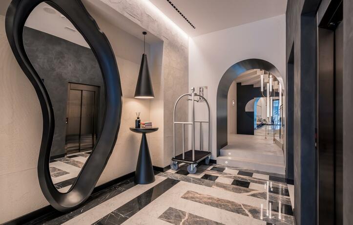 Imagen general del Hotel Monograph Freedom Square. Foto 39