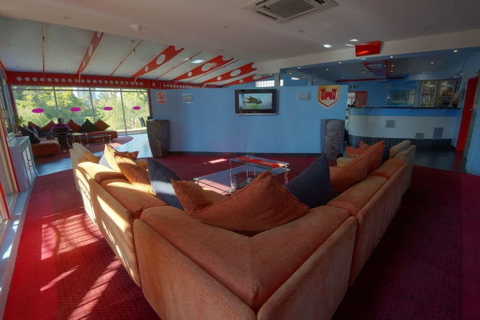 Imagen de los interiores del Hotel Monomotapa. Foto 9