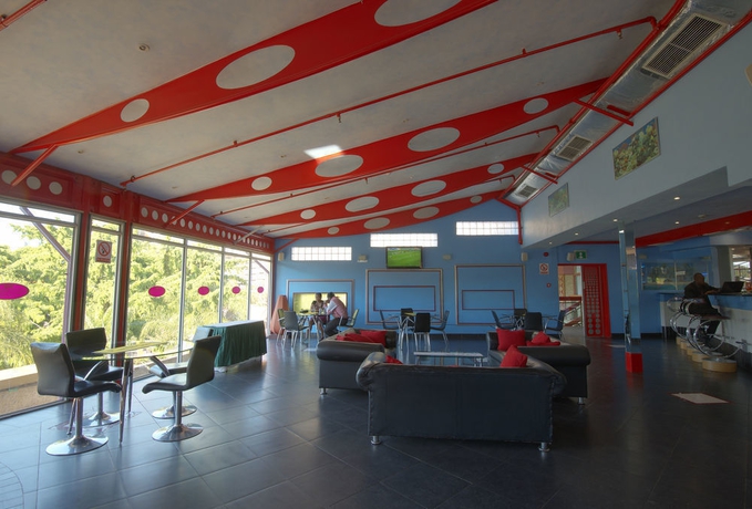 Imagen de los interiores del Hotel Monomotapa. Foto 13