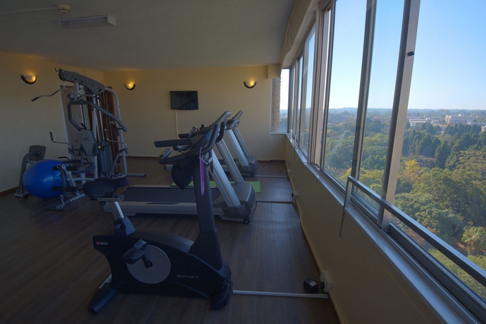 Imagen de los interiores del Hotel Monomotapa. Foto 15