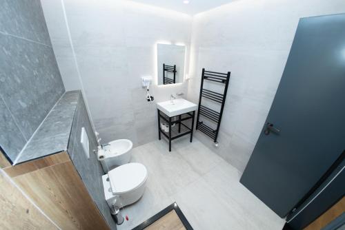 Imagen de la habitación del Hotel Monopoly. Foto 16