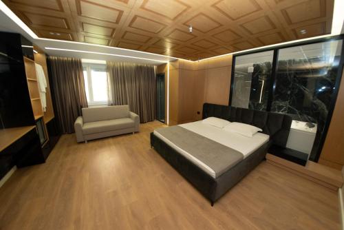 Imagen de la habitación del Hotel Monopoly. Foto 19