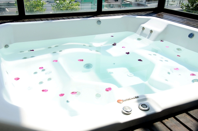 Imagen de la piscina del Hotel Monserrat Apart. Foto 15