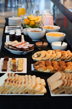 Imagen del bar/restaurante del Hotel Monserrat Apart. Foto 2