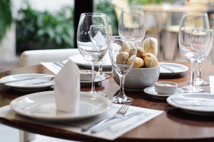 Imagen del bar/restaurante del Hotel Monserrat Apart. Foto 5