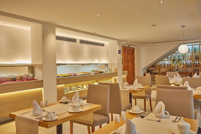 Imagen del bar/restaurante del Hotel Monsuau Cala D'or Boutique - Adults Only. Foto 9