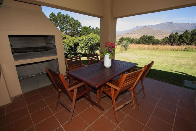 Imagen de los exteriores del Hotel Mont Aux Sources. Foto 8