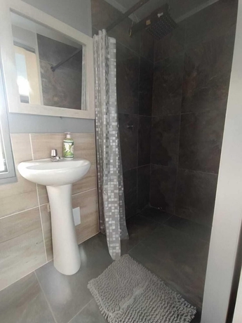 Imagen de la habitación del Hotel Mont Blanc, Circasia. Foto 6
