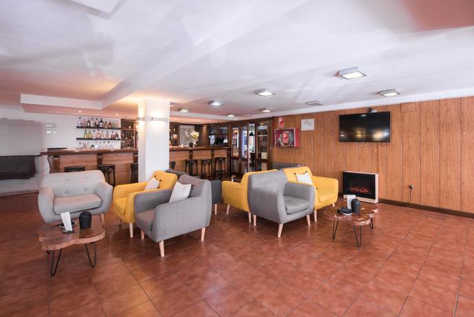 Imagen del bar/restaurante del Hotel Mont Blanc, Sierra Nevada. Foto 2