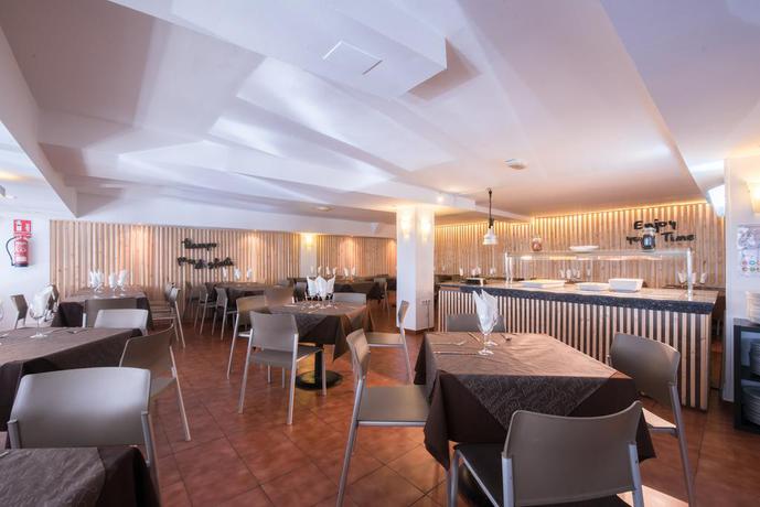 Imagen del bar/restaurante del Hotel Mont Blanc, Sierra Nevada. Foto 3