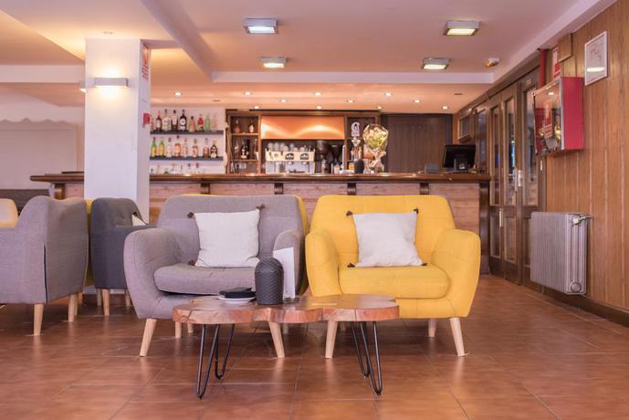 Imagen del bar/restaurante del Hotel Mont Blanc, Sierra Nevada. Foto 4