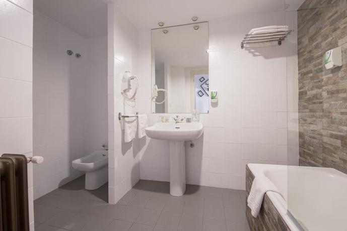 Imagen de la habitación del Hotel Mont Blanc, Sierra Nevada. Foto 9