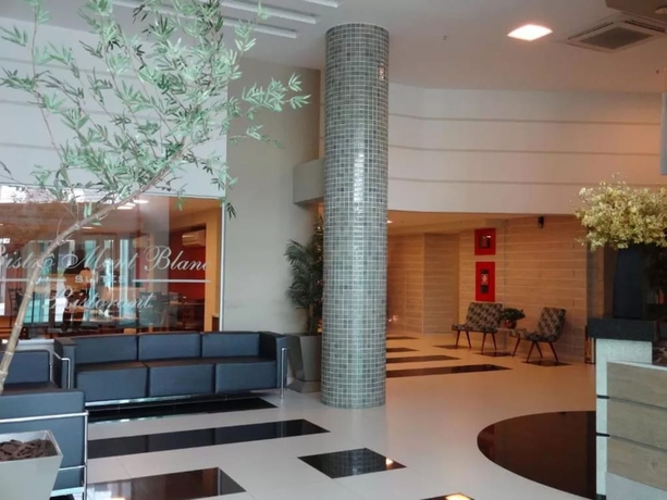 Imagen de los interiores del Hotel Mont Blanc Suites. Foto 17