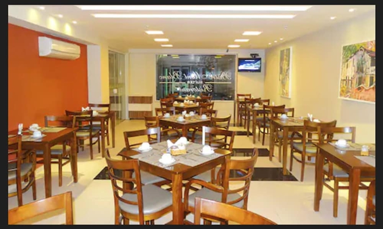 Imagen del bar/restaurante del Hotel Mont Blanc Suites. Foto 4