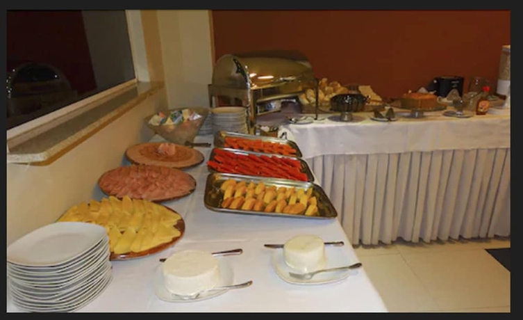 Imagen del bar/restaurante del Hotel Mont Blanc Suites. Foto 5