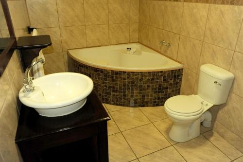 Imagen de la habitación del Hotel Mont D'or Clarens. Foto 8