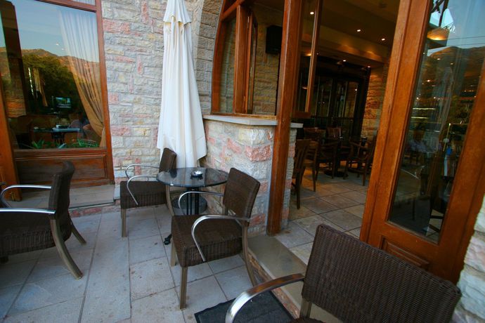 Imagen de la piscina del Hotel Mont Helmos. Foto 10
