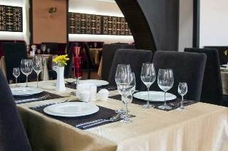 Imagen del bar/restaurante del Hotel Mont Inn. Foto 9