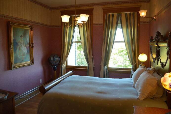 Imagen general del Hotel Mont Rest Inn. Foto 9