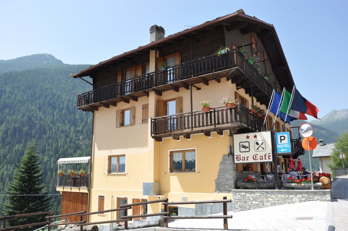 Imagen de los exteriores del Hotel Mont Velan. Foto 13