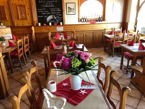 Imagen del bar/restaurante del Hotel Mont-Noble, Mont-Noble. Foto 10
