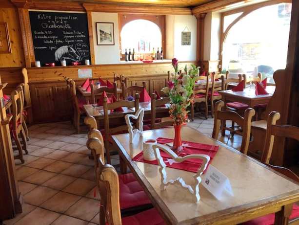Imagen del bar/restaurante del Hotel Mont-Noble, Mont-Noble. Foto 11
