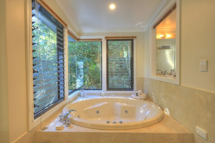 Imagen de la piscina del Hotel Montagues of Montville. Foto 20