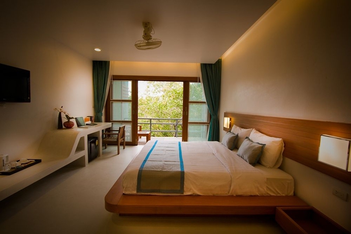Imagen de la habitación del Hotel Montalay Beach Resort Koh Tao. Foto 1