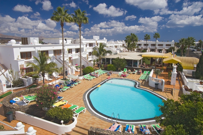 Imagen de la piscina del Hotel Montana Club Suite. Foto 14