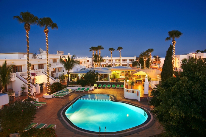 Imagen de la piscina del Hotel Montana Club Suite. Foto 15