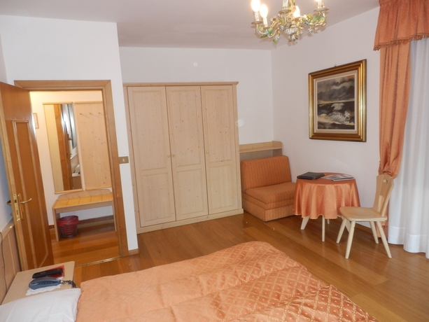 Imagen de la habitación del Hotel Montana, Cortina d'Ampezzo . Foto 5