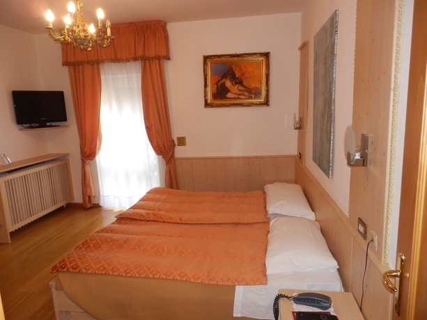 Imagen de la habitación del Hotel Montana, Cortina d'Ampezzo . Foto 7