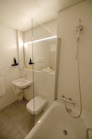 Imagen de la habitación del Hotel Montana, Ginebra. Foto 7