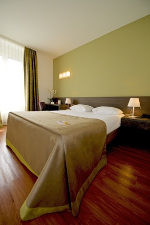 Imagen de la habitación del Hotel Montana, Ginebra. Foto 8