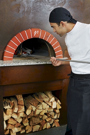 Imagen del bar/restaurante del Hotel Montana Lodge and Spa, By R Collection Hotels. Foto 5