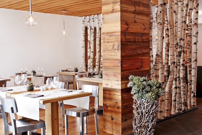 Imagen del bar/restaurante del Hotel Montana Lodge and Spa, By R Collection Hotels. Foto 10