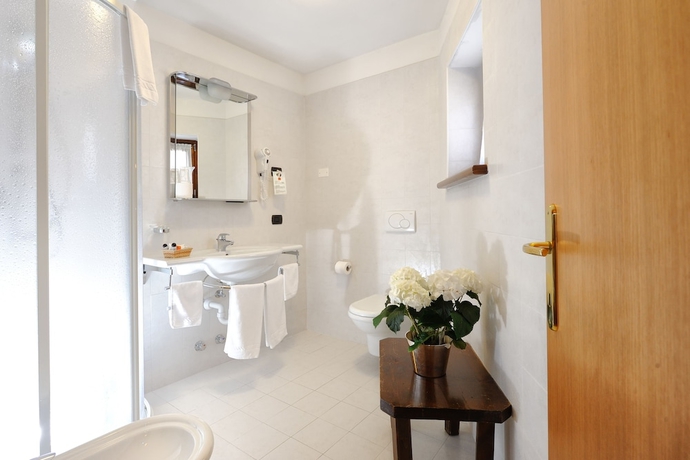 Imagen de la habitación del Hotel Montana, Madonna di Campiglio. Foto 15