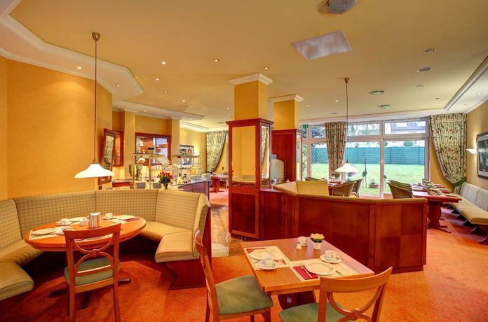 Imagen del bar/restaurante del Hotel Montana M&ouml;nchengladbach. Foto 3