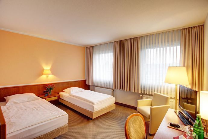 Imagen de los exteriores del Hotel Montana M&ouml;nchengladbach. Foto 12